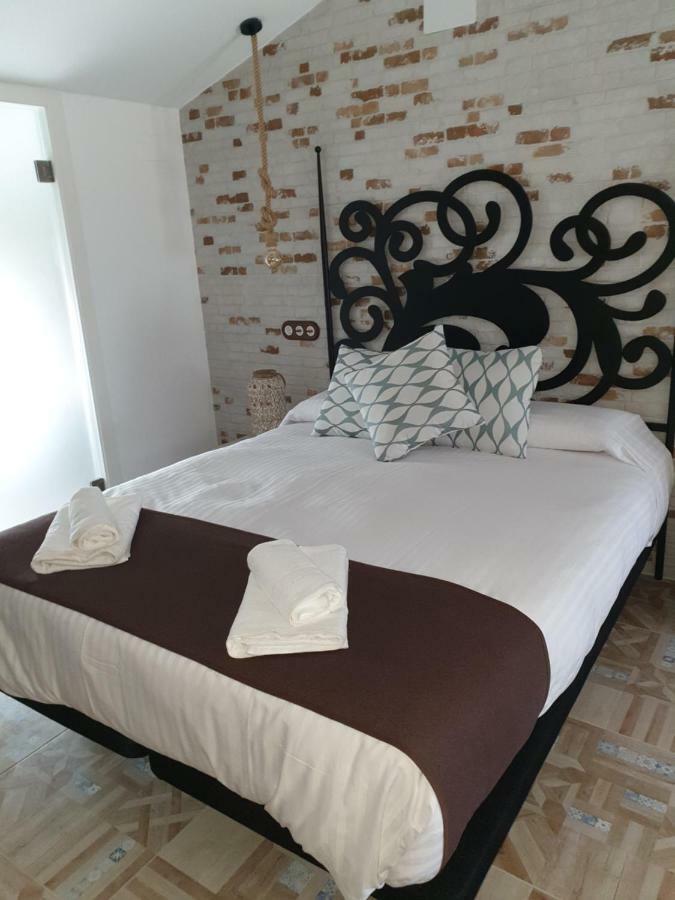 Apartamentos Hostal Cabanas Carboneras de Guadazaón Buitenkant foto